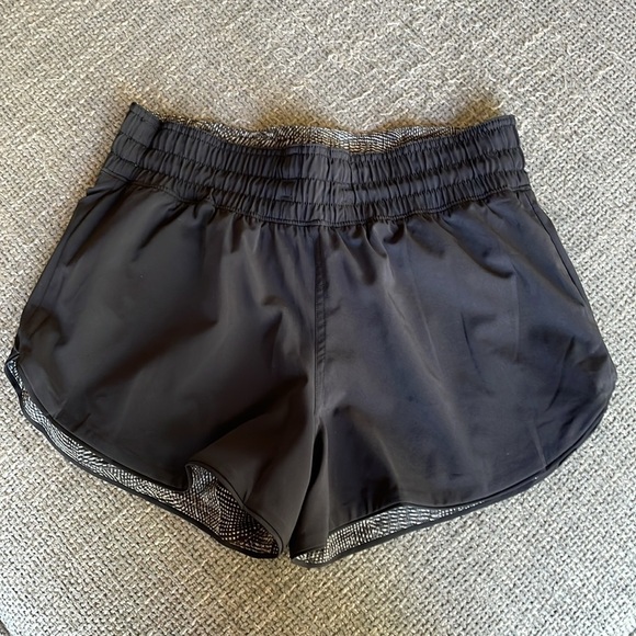 NWT LULULEMON Reversible Chose A Side Short! - Picture 12 of 15
